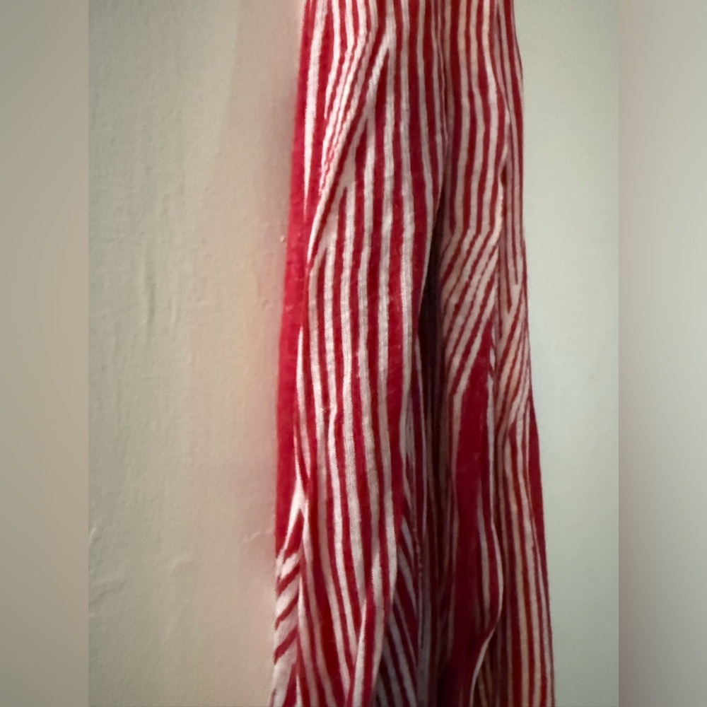 Elegant Red and White Striped distressed  Scarf - Picture 4 of 4